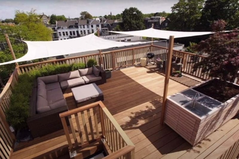 Pinterest – Juxtaposition de voiles d’ombrage fixés avec mats pour ombrager une terrasse bois